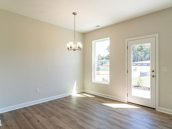 The Everlee - Dining