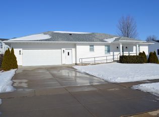 3130 Sunburst Ave, Marion, IA 52302
