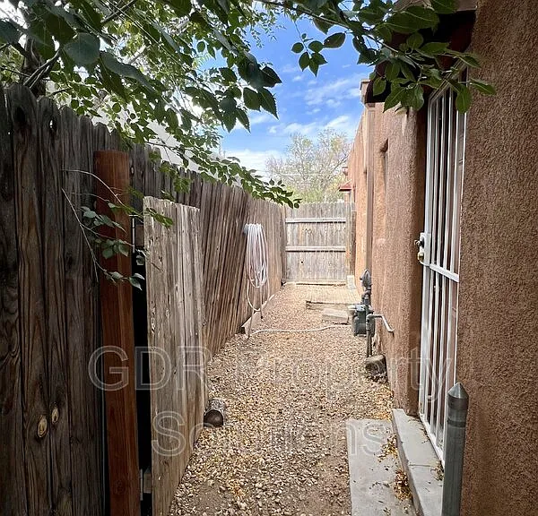 3529 Ross Ave SE — Photo 48