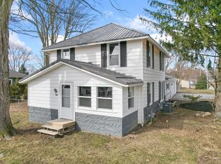 702 W Catholic St, Pierceton, IN