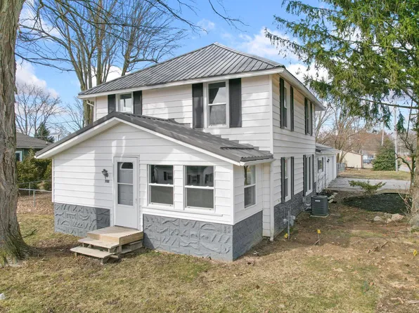 702 W Catholic St, Pierceton, IN 46562