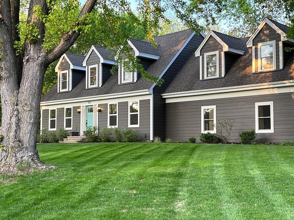 1st image of 210 Queensland Ln N