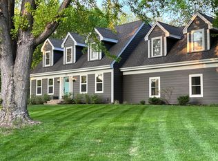 210 Queensland Ln N, Plymouth, MN 55447