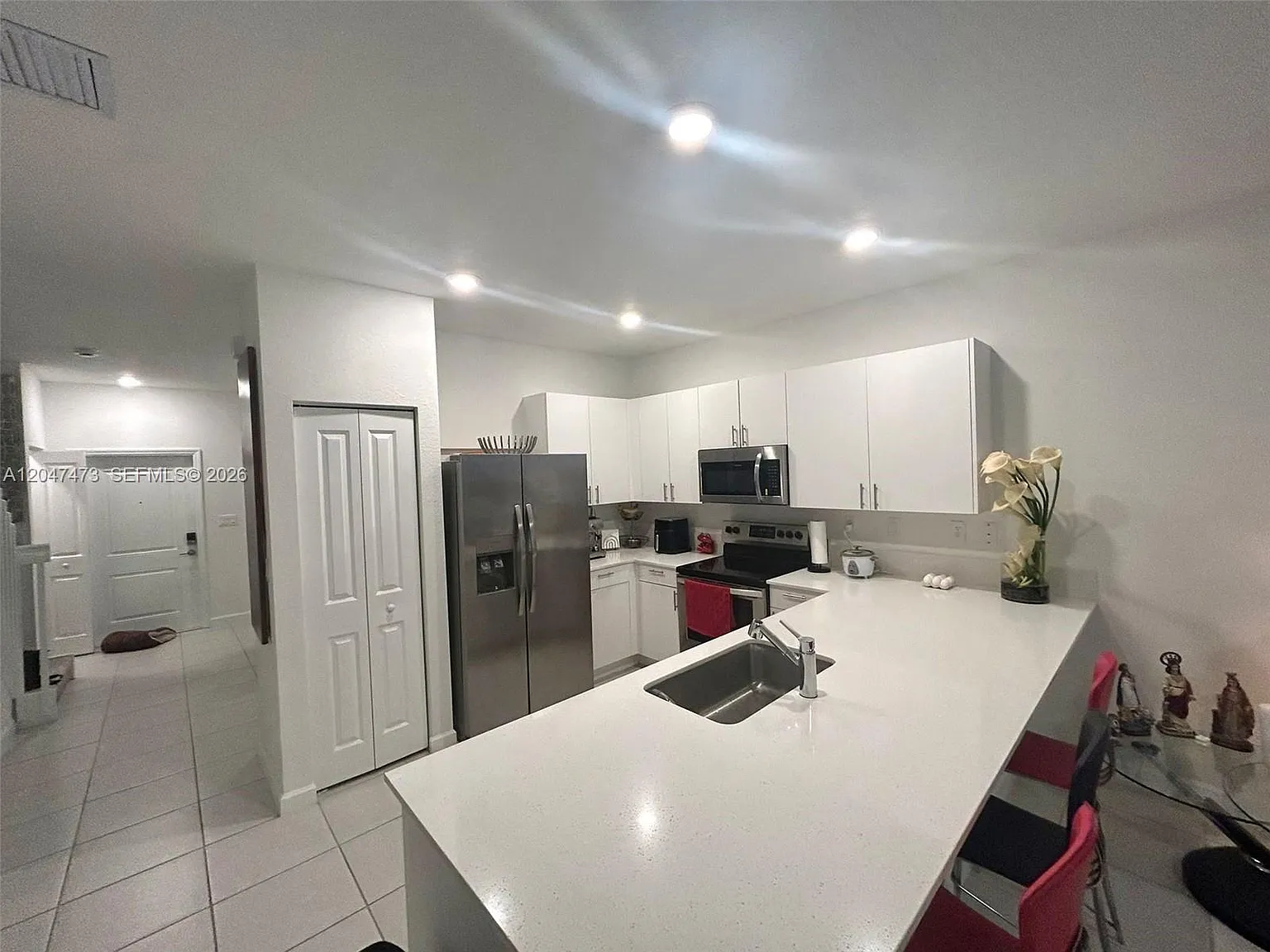 3 bed, 2.5 bath, 1393 sqft, $2,850 — Photo 2