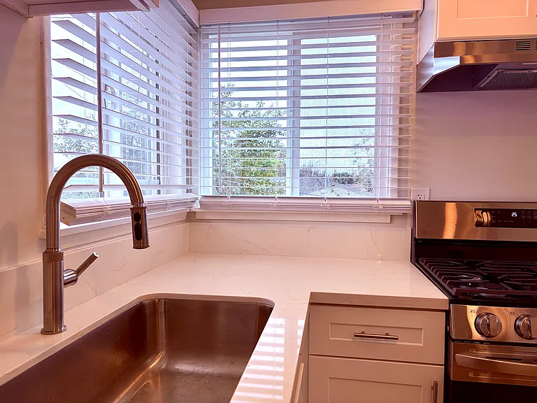 195 E Hullett St — Photo 3