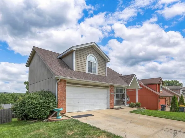 1484 NW Yankee Dr, Blue Springs, MO 64015