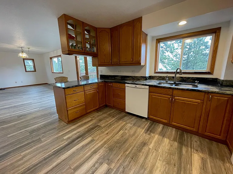 687 Crescent Lake Rd — Photo 7