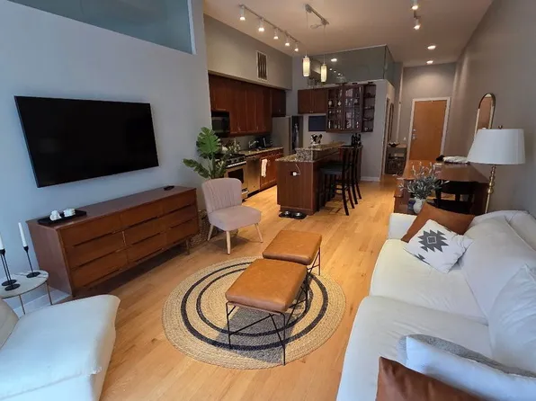 949 W Madison St APT 307, Chicago, IL 60607