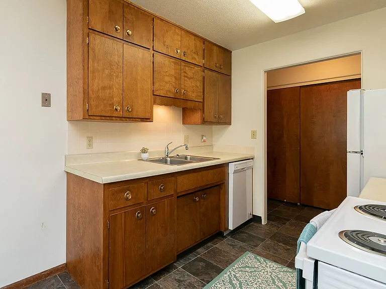 Fargo, ND Islander Apartments | Kitchen