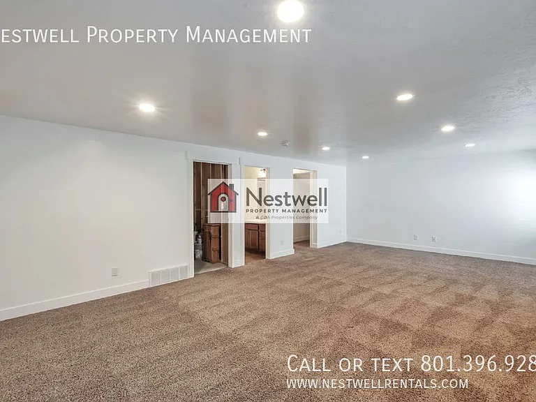 35 E Water Ln — Photo 24