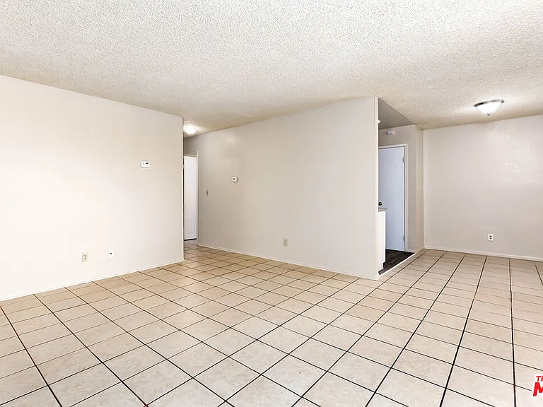 550 E Avenue H14 — Photo 10