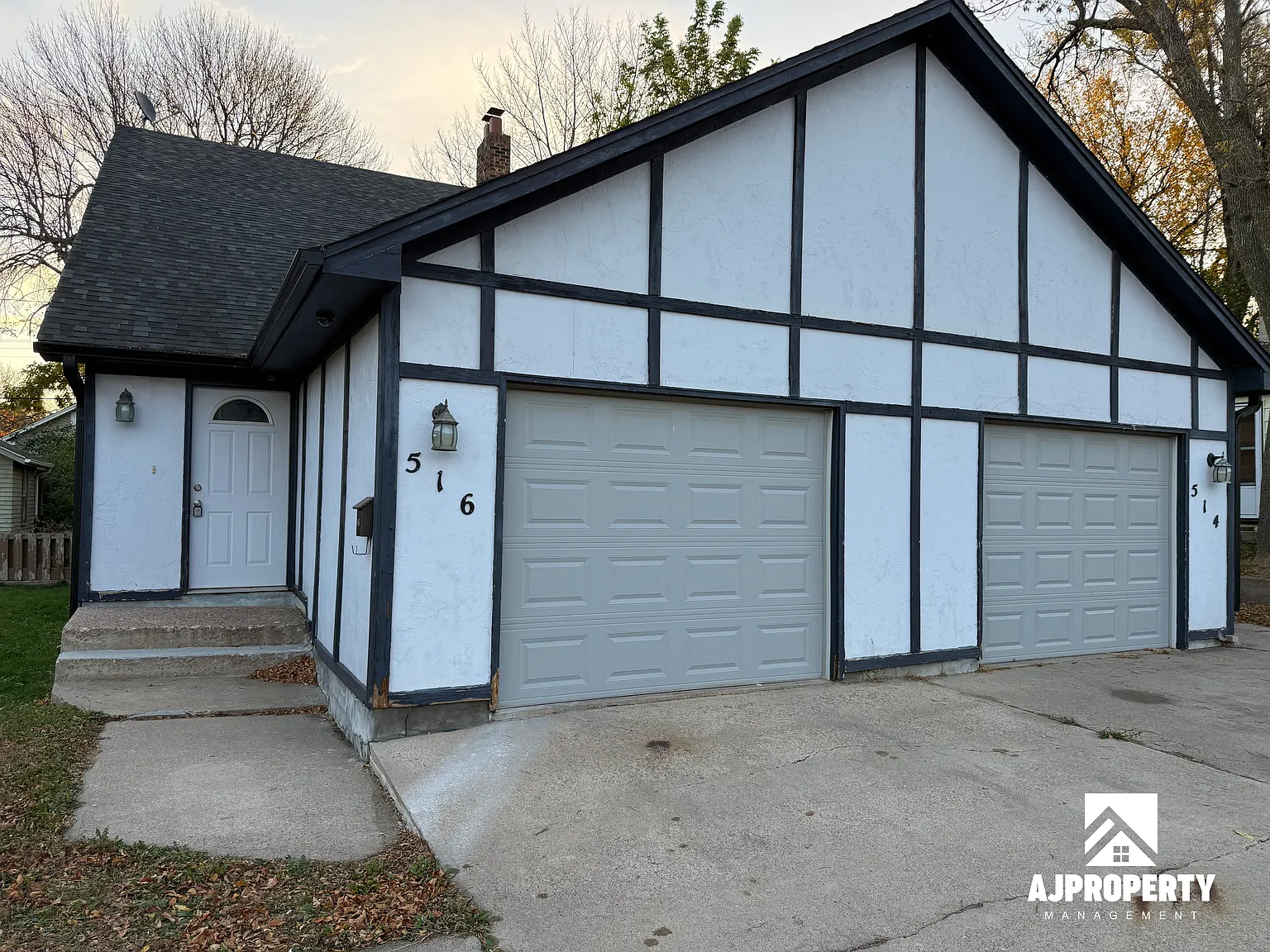2 bed, 1.5 bath, 1300 sqft, $1,200 — Photo 1