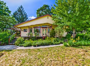 105 Buck Gulch Ln, Garberville, CA 95542