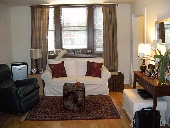 4th image of 1075 N Hermitage Ave #00