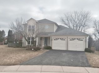 105 Jefferson Ln, Streamwood, IL
