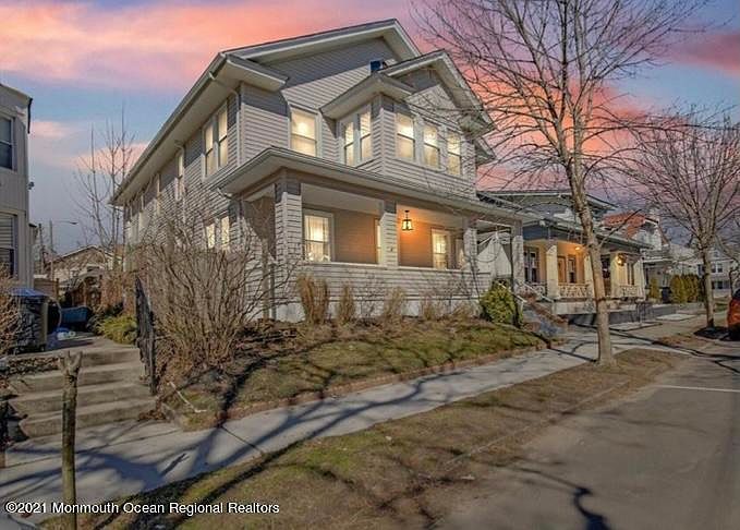 1st image of 907 Bergh St