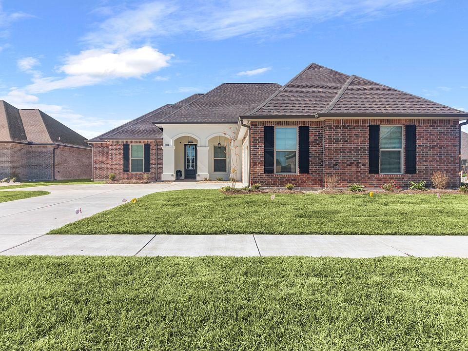 Discover Lakes Landing, the best Airbnb in Lake Charles! This pet-friendly retreat boasts a beautifully maintained front view with vibrant green grass, a spacious garage, and all the comforts of home for an unforgettable stay.