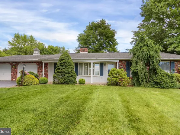 204 9th St, Port Royal, PA 17082