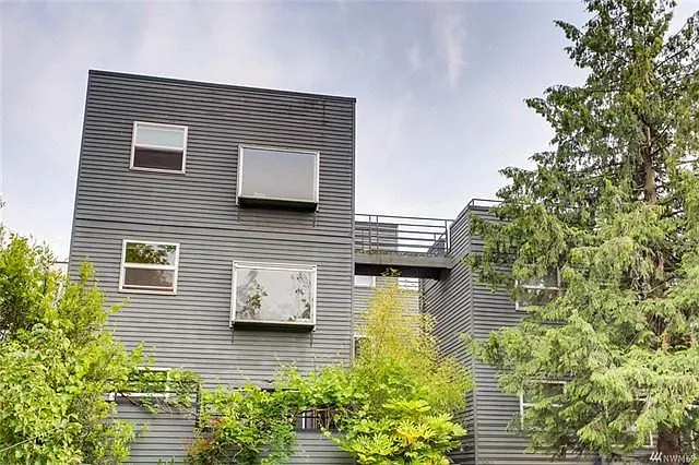 Building Photo - 1501 E Spring St #3