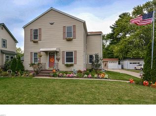 4062 W 222nd St, Fairview Park, OH