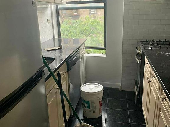 4th image of 86 Kenmare St APT 16