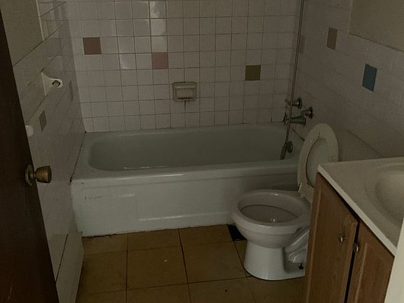 4th image of 1129-1143 W Perry St #2B-1BA-900SQFT