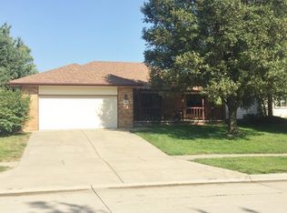 5412 Blueberry Ct, Lincoln, NE 68516