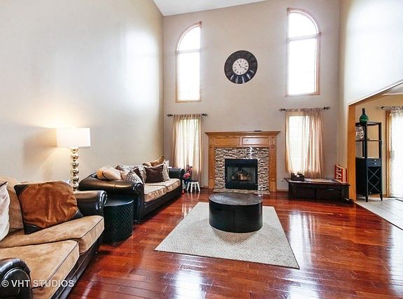 3rd image of 17946 Upland Dr