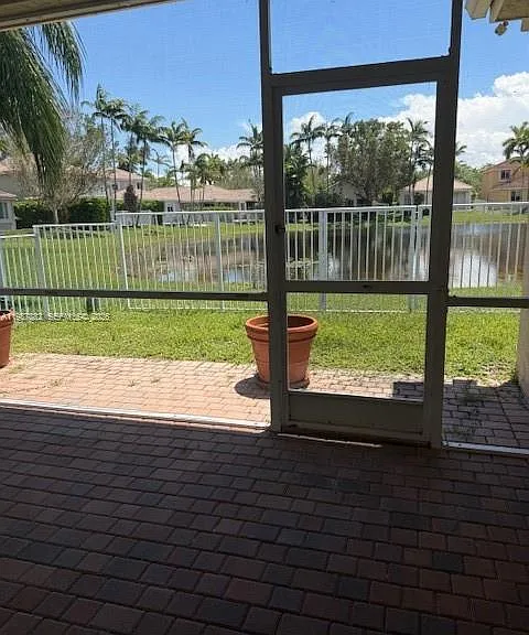 513 Live Oak Ln — Photo 17