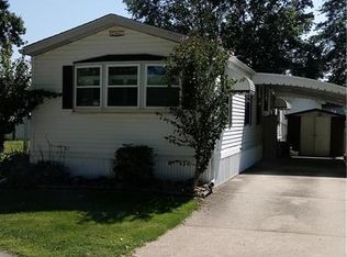 5 Peach St #5, Olmsted Falls, OH 44138