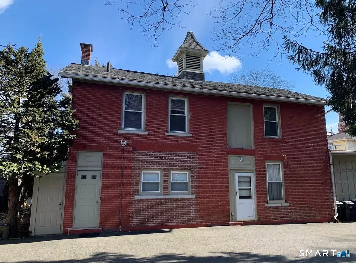 2 bed, 1.0 bath, 897 sqft, $2,250 — Photo 2