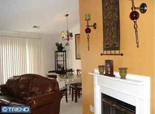 302 Cypress Point Cir, Mount Laurel, NJ 08054