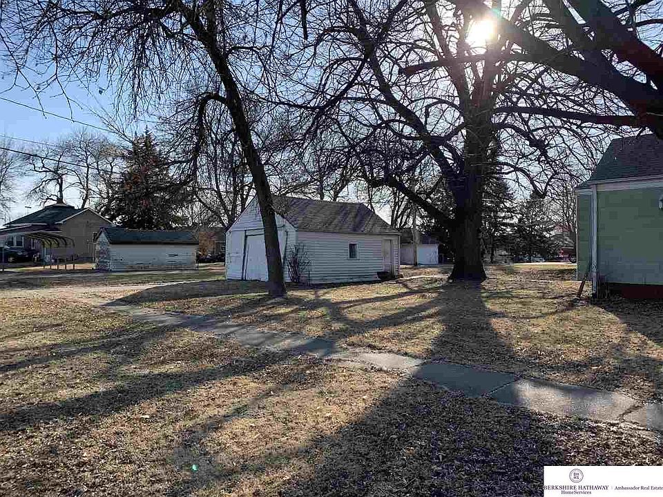 2nd image of 107 N 3rd St