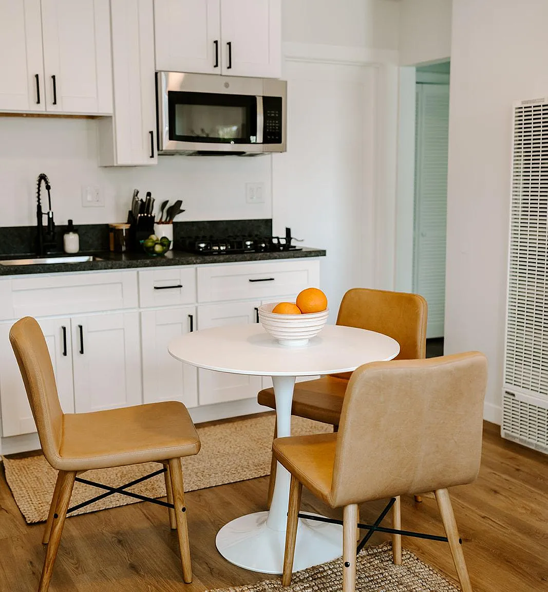 2 bed, 800 sqft, $2,600 — Photo 4