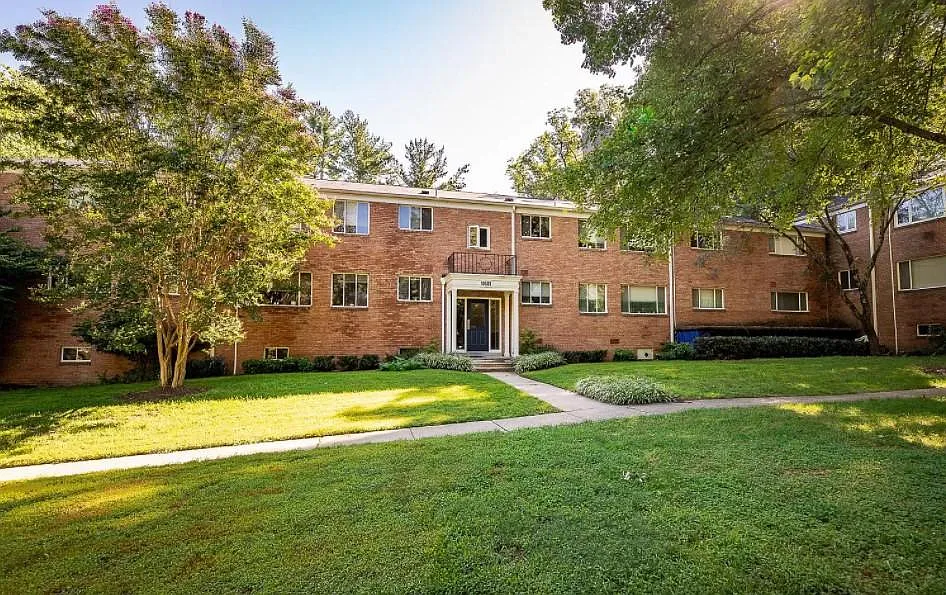 10505 Montrose Ave #2