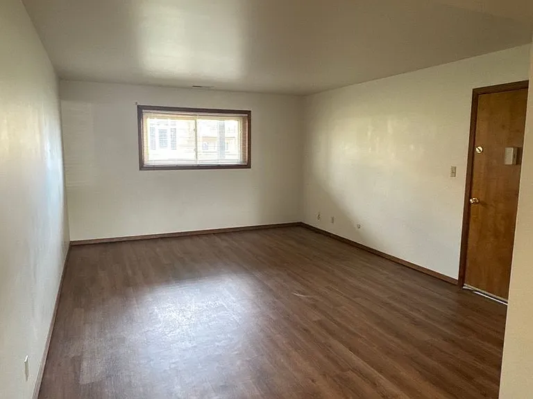3010 Park Lane Dr — Photo 6