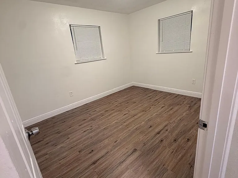 2039 Sauvage Ave — Photo 8
