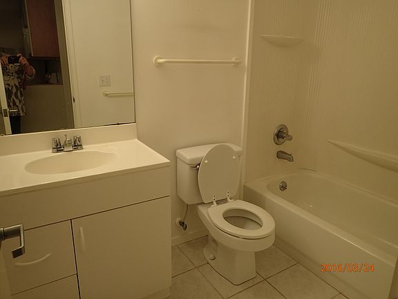 5th image of 828 Oakleigh Ave
