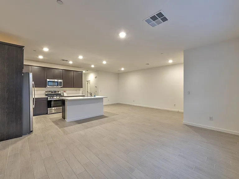 2553 Venetia Pointe St — Photo 4