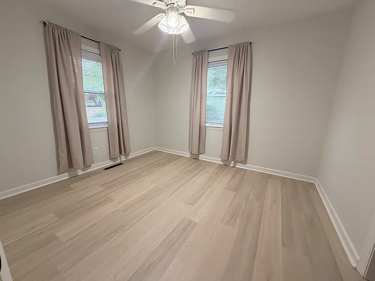 527 Katherine Ave — Photo 9