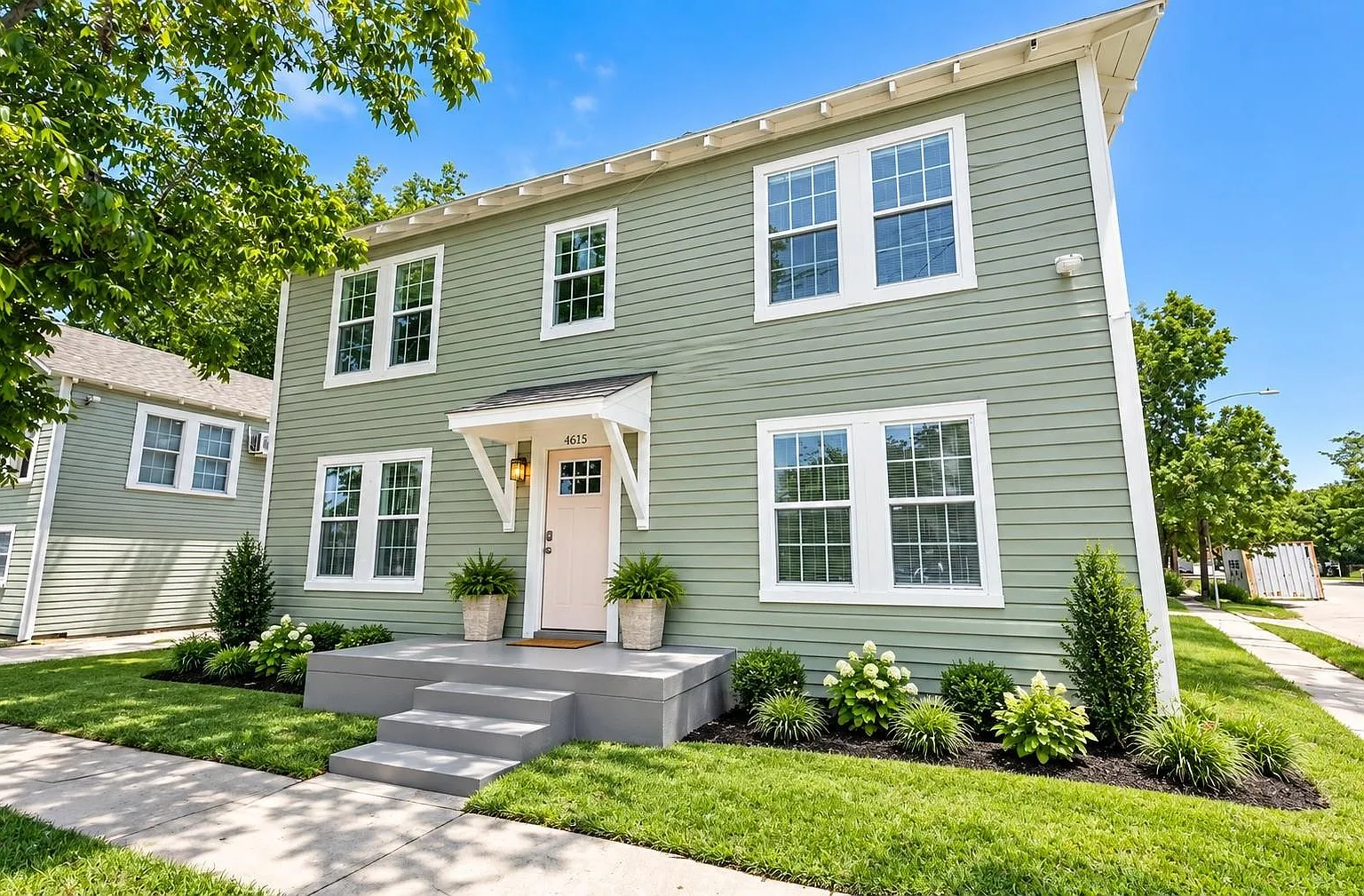 2 bed, 1.0 bath, 740 sqft, $1,200 — Photo 1
