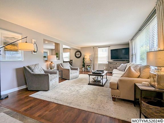 2nd image of 286 Parkridge Dr