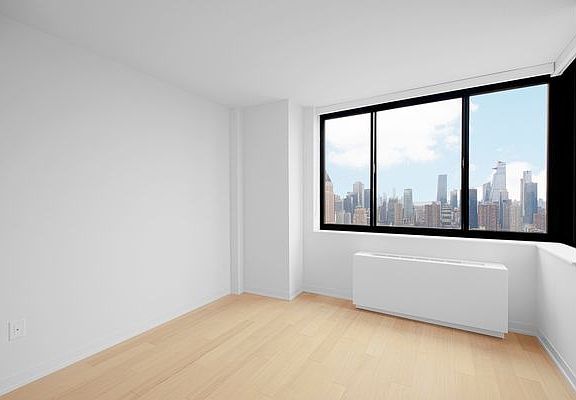 3rd image of 1 Columbus Pl APT N33e