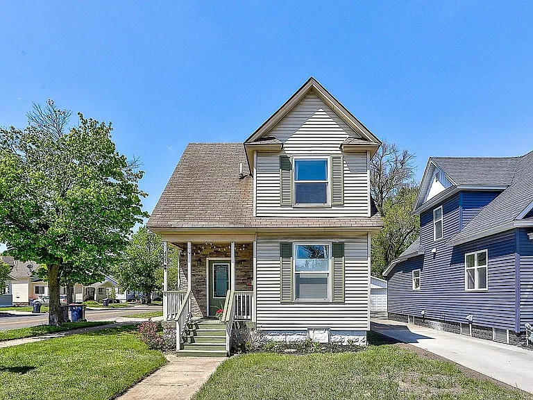 408 Van Raalte Ave — Photo 1