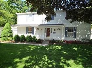 614 Debbington Dr, Bay Village, OH