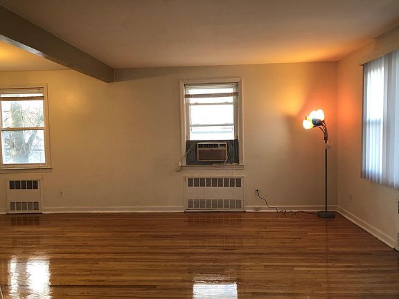 4th image of 248 Cambria Ave