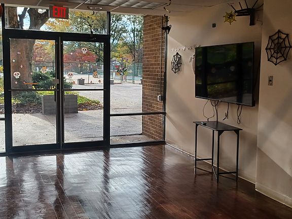 5th image of 2311 Pimmit Dr APT 812E