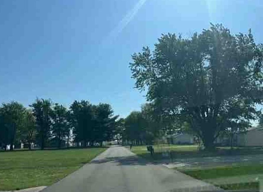 Exterior Neighborhood (street photo)