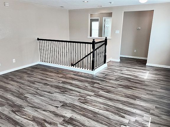 3rd image of 8014 Chasewood Dr