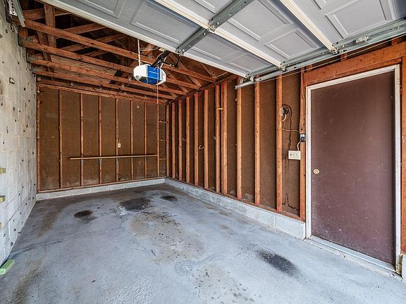 5th image of 133 Ravine Ridge Dr S
